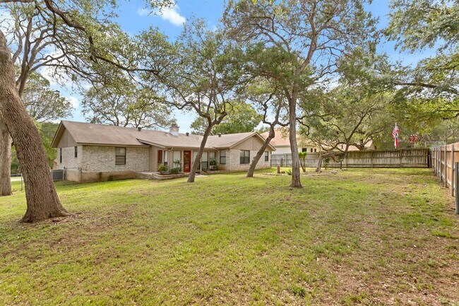 Building Photo - 850 Mission Hills Dr