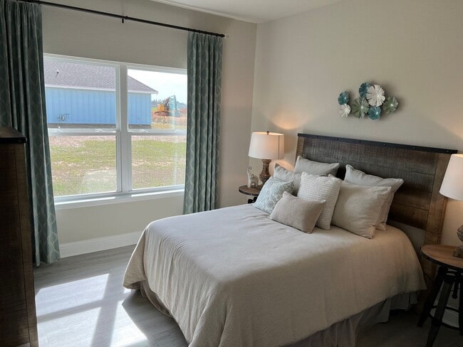 Building Photo - AVAILABLE IN NOVEMBER - Don't miss this op...