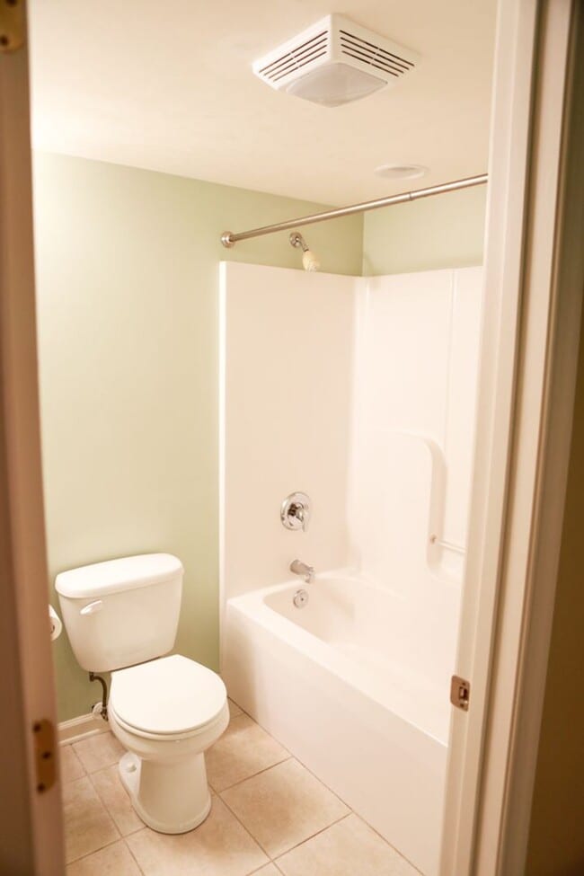 Building Photo - Spacious Melbourne Park Townhome