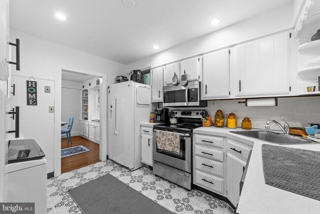Building Photo - 43 Wilburtha Rd