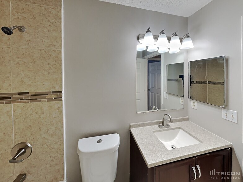 Building Photo - 7727 Mystic Point Ct W