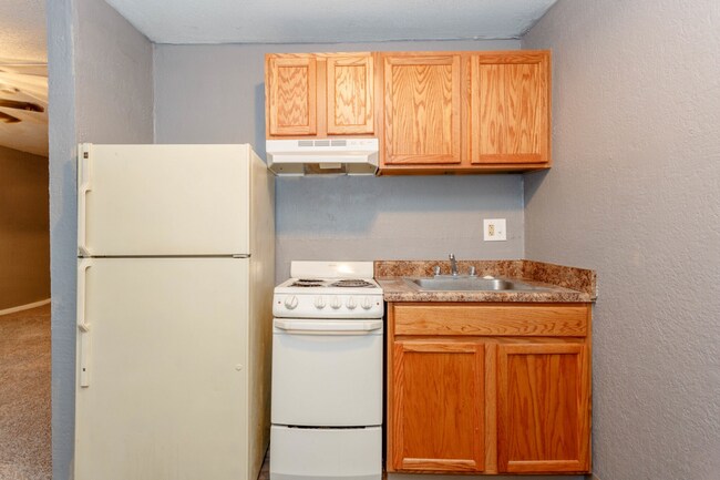 Building Photo - 5400-5600 E 84th Ter -Jade
