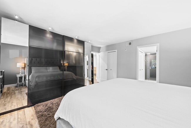 Building Photo - 1881 Middle River Dr