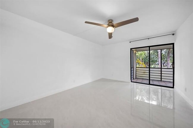 Building Photo - 2300 S Cypress Bend Dr