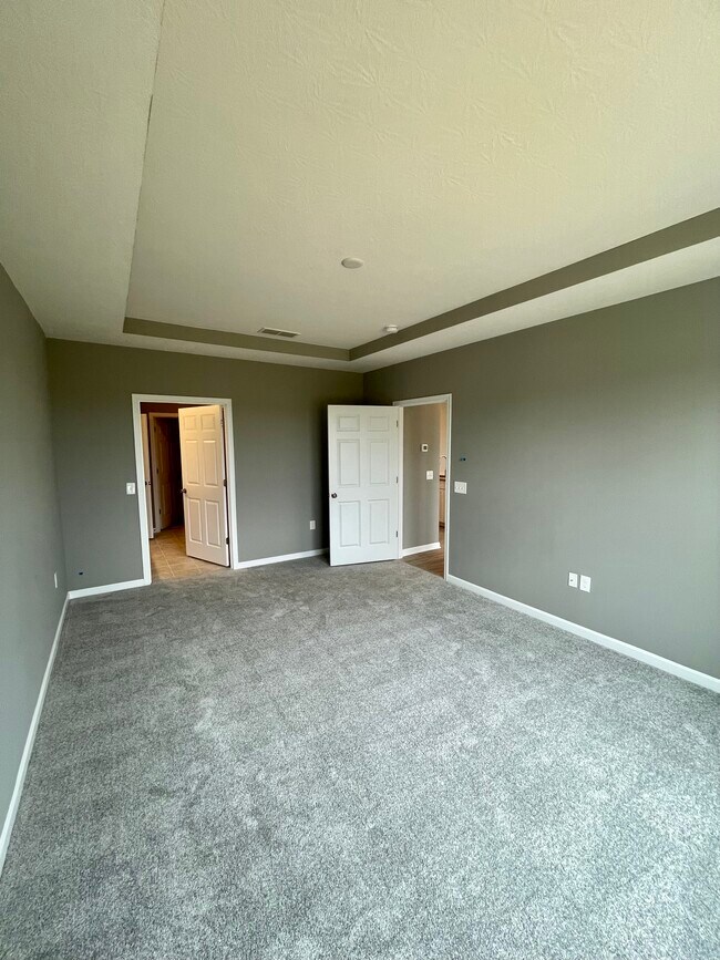 Building Photo - 5011 S Castle Ct