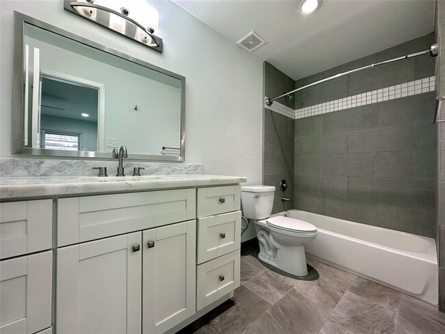 Building Photo - 5528 Beverly Hill St