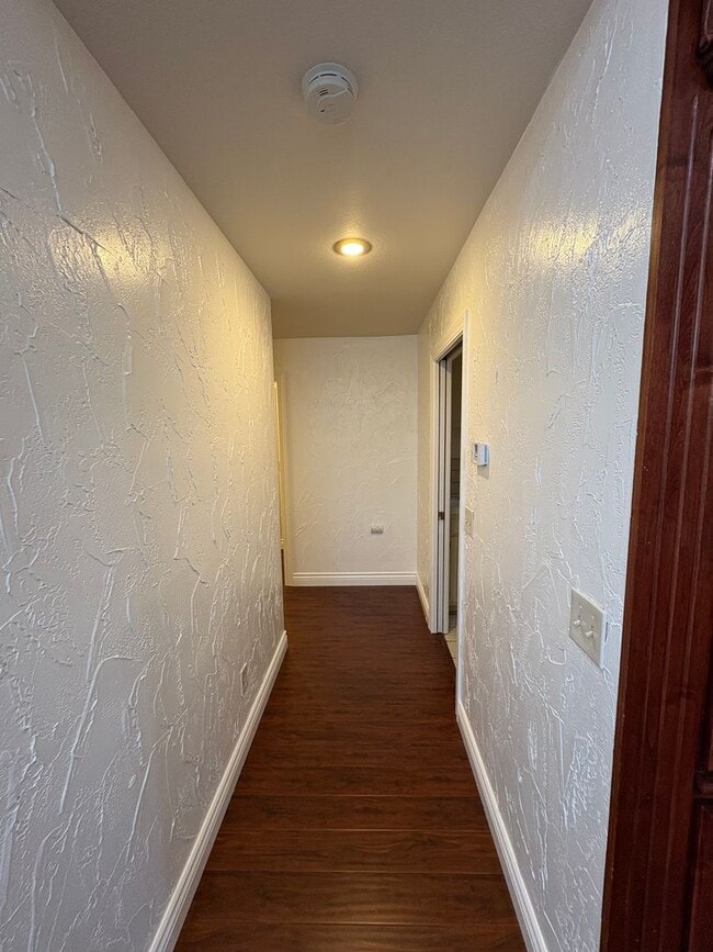 Building Photo - Entertainer delight rental home located in ''The Lakes'' subdivision Coming soon *Private Showing...