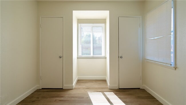 Building Photo - 1624 E Cedar St