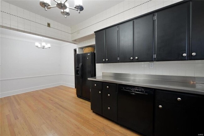 Building Photo - 7572-74 York