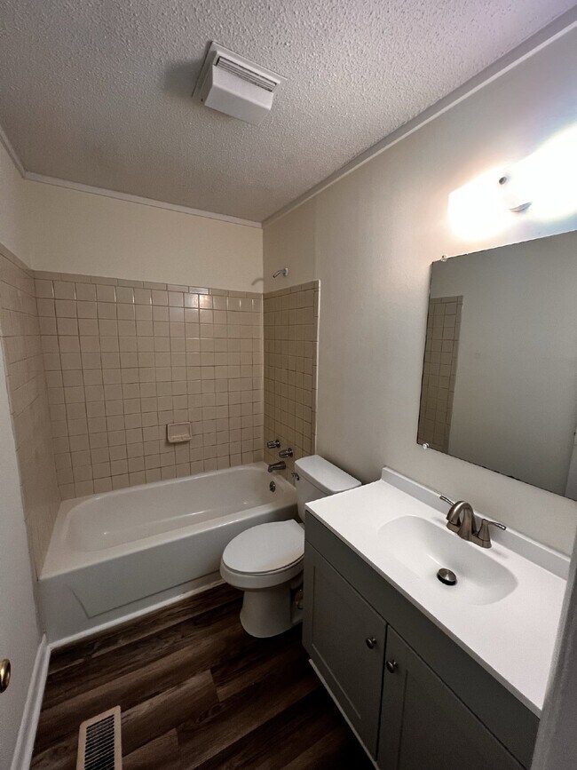 Building Photo - Home For Rent