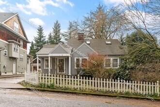 Building Photo - Pet Friendly Cape Cod in Multnomah Village!