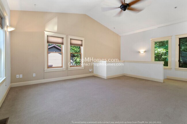 Building Photo - Two-Bedroom End Unit Condo in Goose Hollow! DEPOSIT SPECIAL