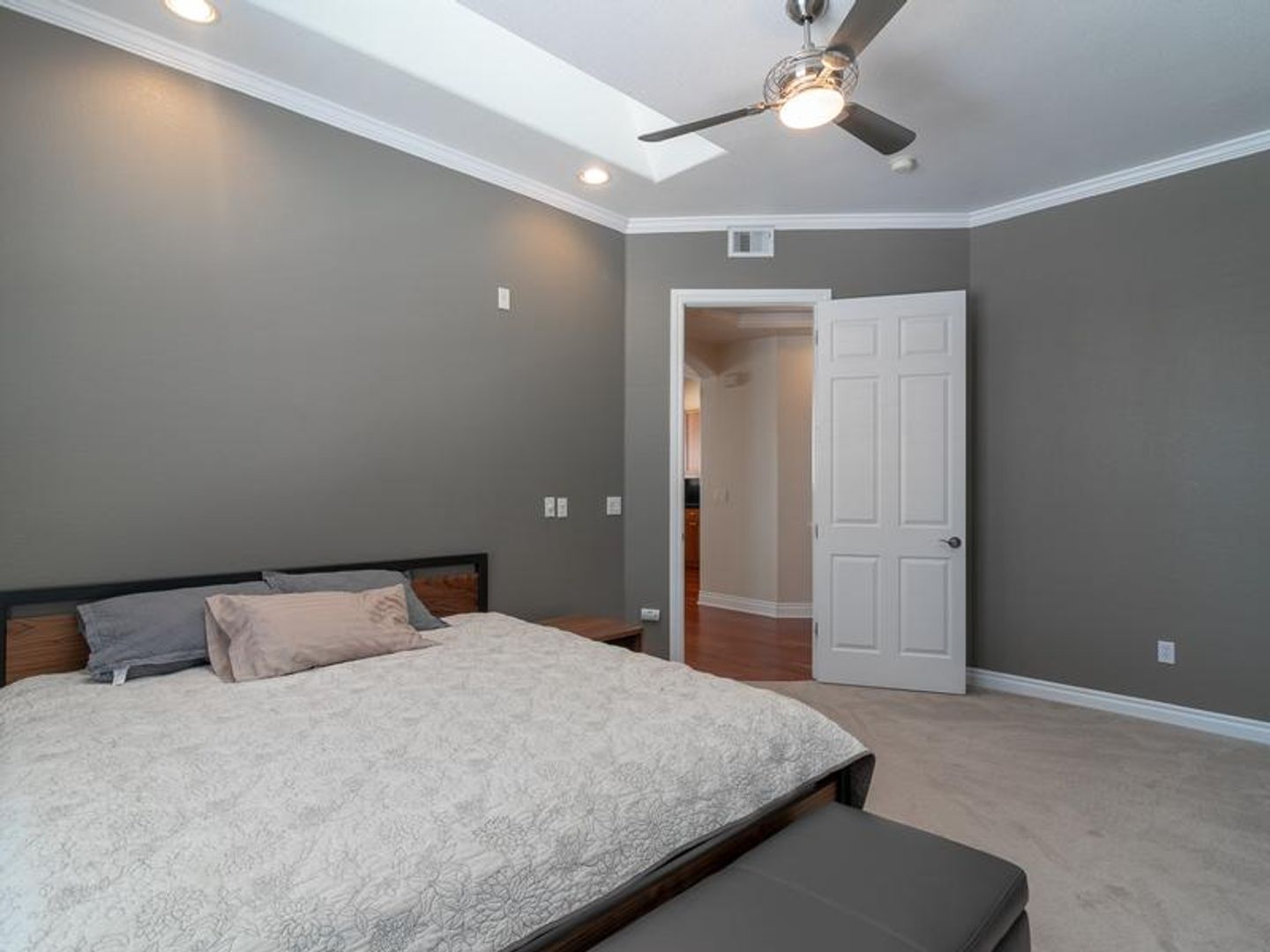 Building Photo - 40 Madison St