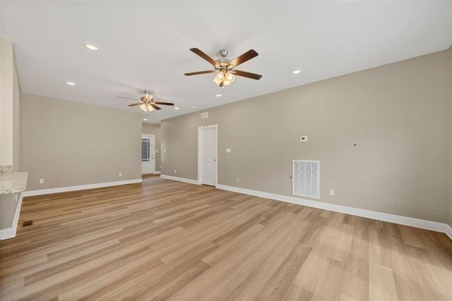 Building Photo - 2755 Cedrus Ave