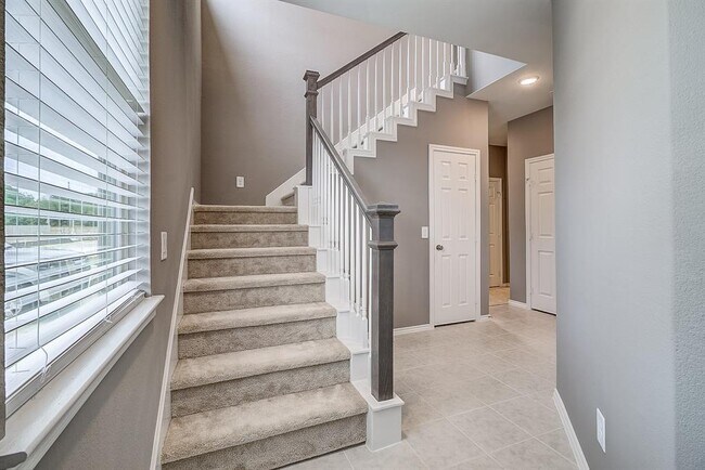 Building Photo - 9312 Bauer Vista Dr