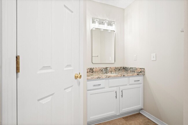 Building Photo - HEART OF DAPHNE LISTING!