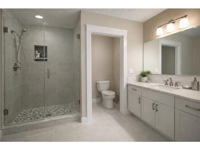 Building Photo - 7662 Bluebonnet Blvd