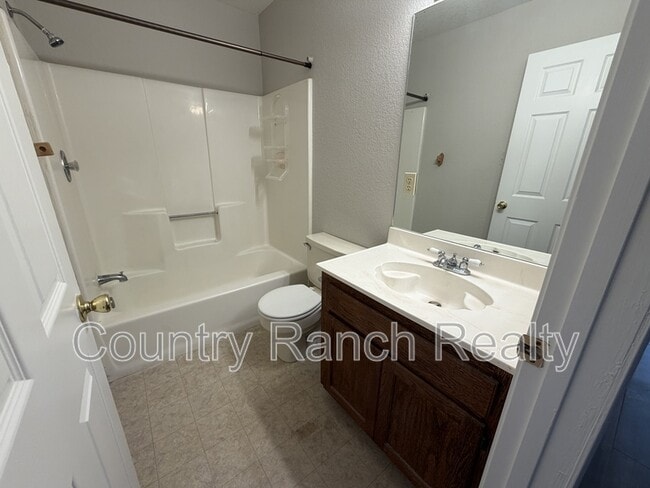 Building Photo - 2899 Country Club Dr