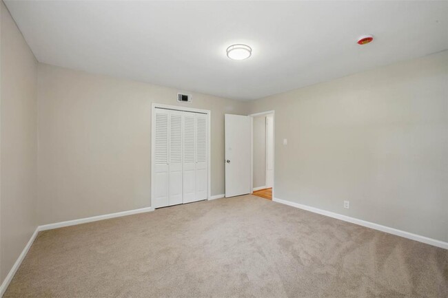 Building Photo - 10700 Beinhorn Rd