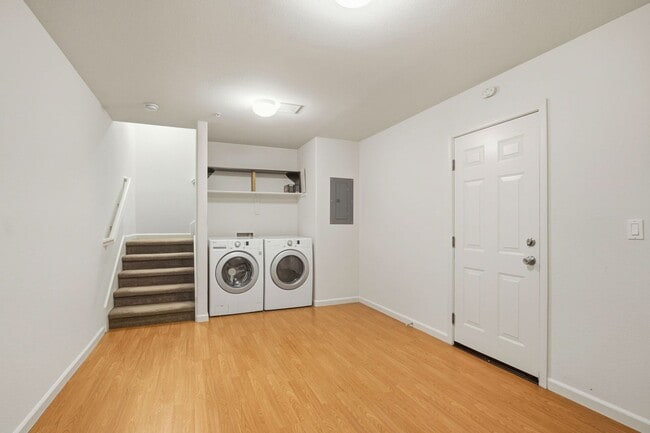 Building Photo - Beautiful Communication Hill Townhome