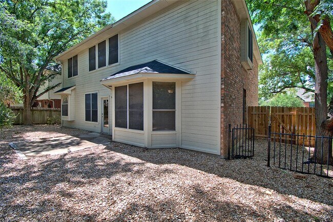 Building Photo - 2423 Falcon Dr