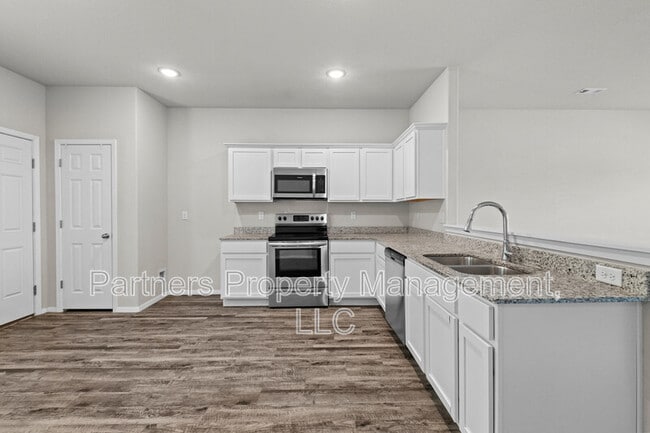 Building Photo - 2287 S Ouachita Dr