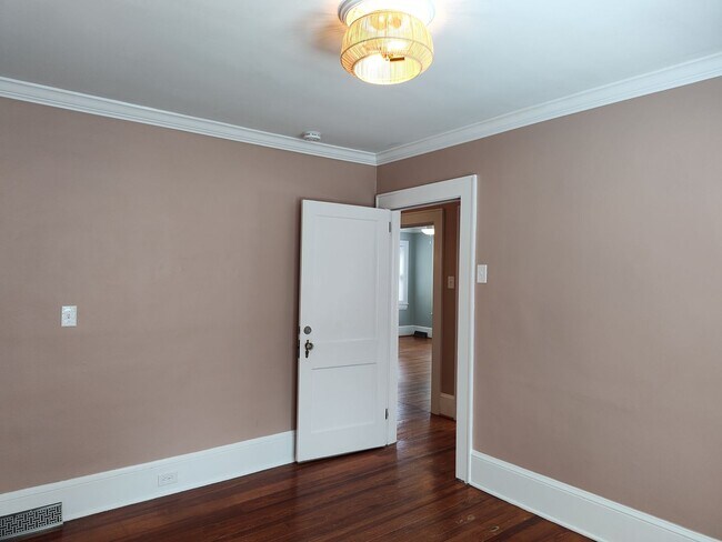 Building Photo - Charming 2-Bedroom, 2-Bath Brick Ranch Home in Midwood!