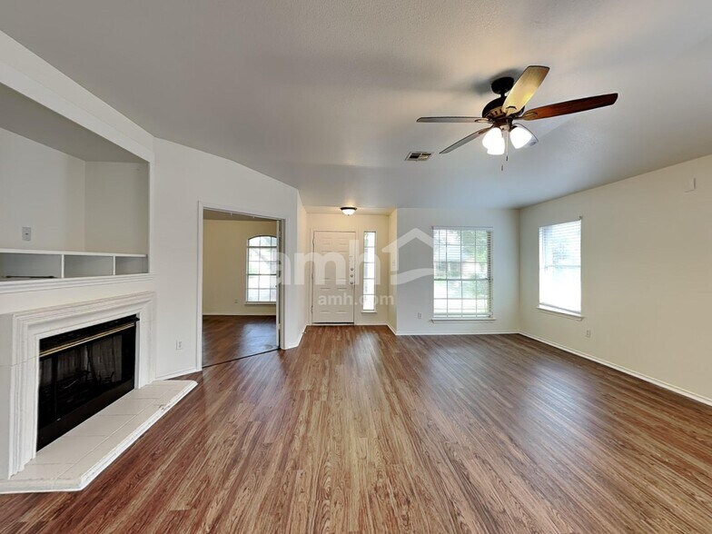 Building Photo - 2412 Hallie Ln