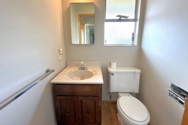 Building Photo - 3 bd Rambler in View Ridge Neighborhood