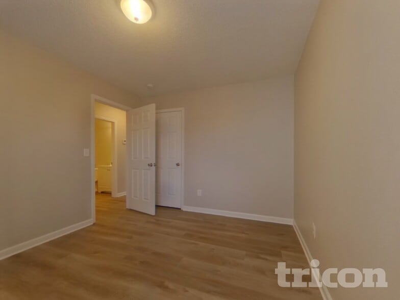 Building Photo - 558 Robins Egg Dr