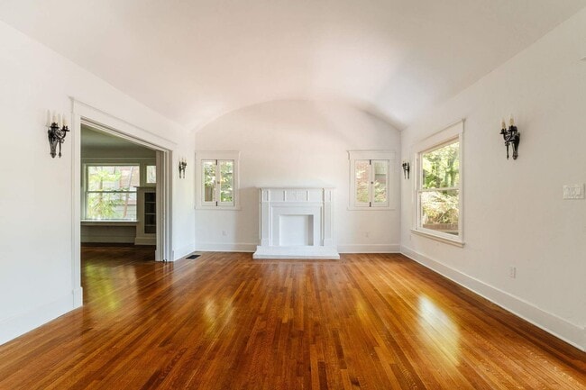 Building Photo - 2170 W 24th St