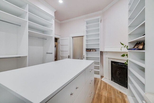 Building Photo - Beautiful Baldwin Park Craftsman home ready for move in!