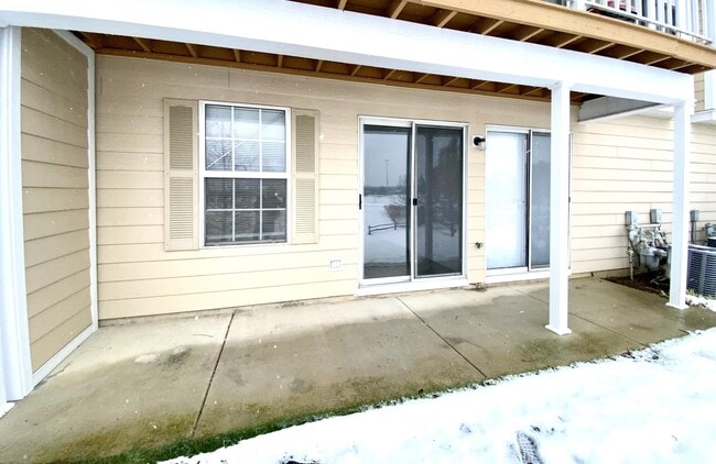 Building Photo - 629 W Streamwood Blvd