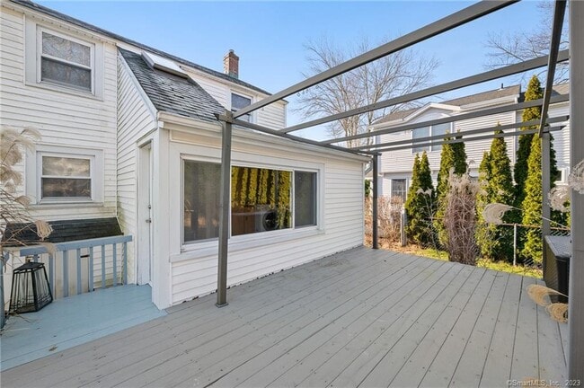 Building Photo - 121 Shore Rd
