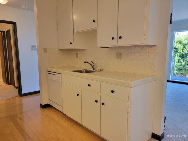 Building Photo - 160 Gardenside Dr