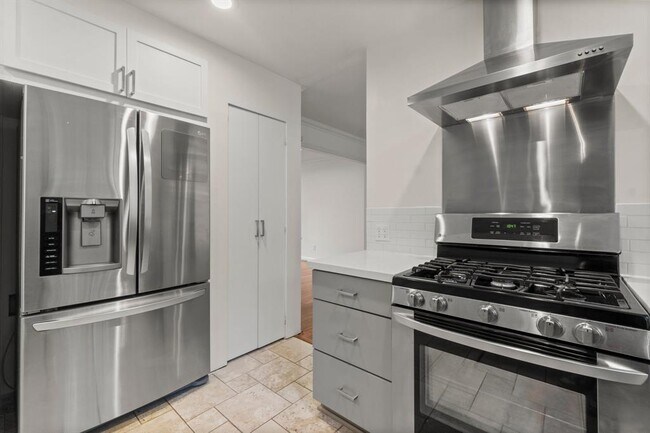 Building Photo - 28 Silver Elm Pl