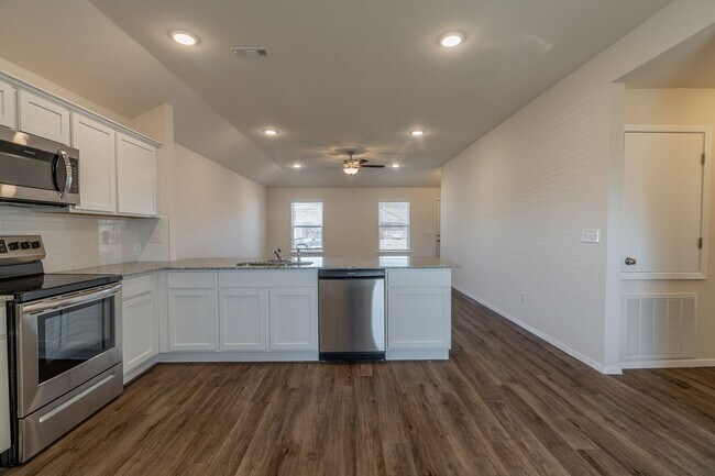 Building Photo - 3-bedroom 2 bath Home in Fayetteville!!