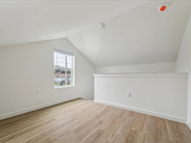 Building Photo - 905 74th St