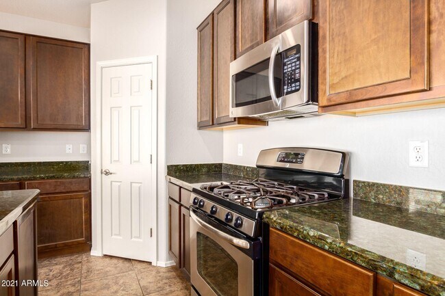 Building Photo - 21051 W Wycliff Dr