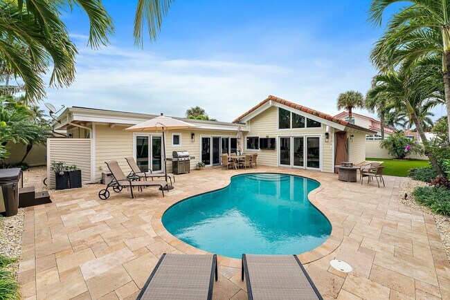 Building Photo - 108 E Tarpon Ln