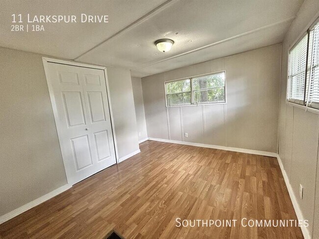 Building Photo - 11 Larkspur Dr