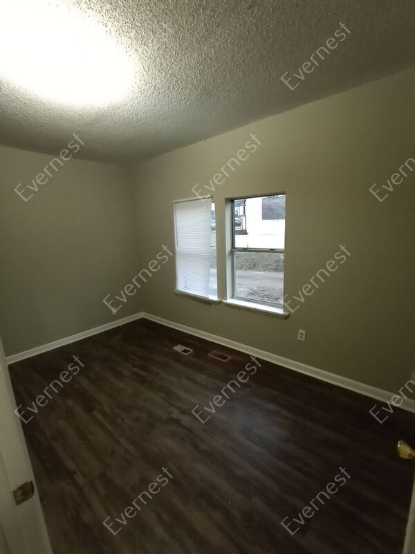 Building Photo - 430 Center St