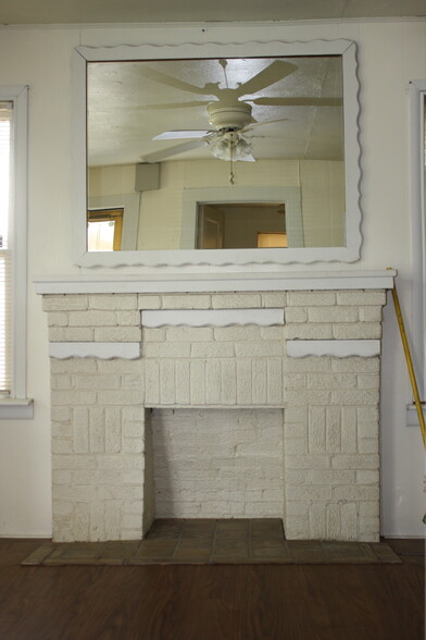 living - 2118 26th St