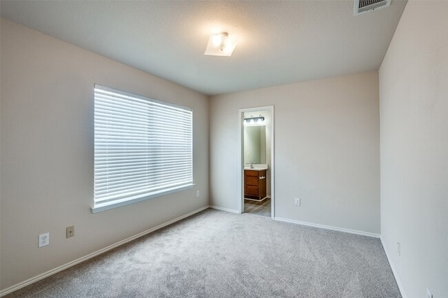 Building Photo - 8620 Star Thistle Dr