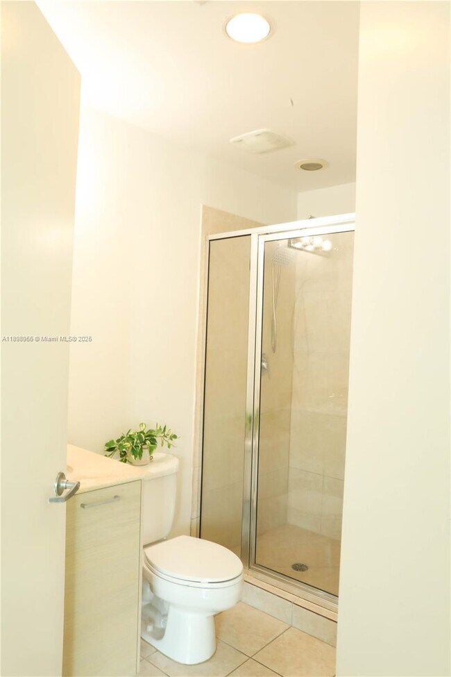 Building Photo - 350 NE 24th St