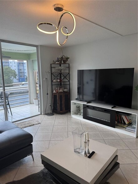 Building Photo - 505 E Dania Beach Blvd