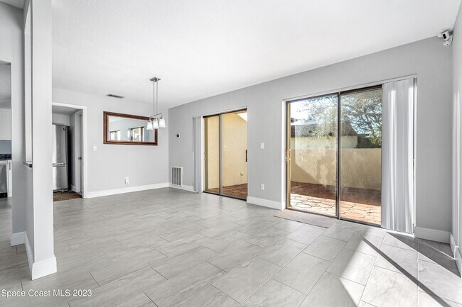Building Photo - 1080 Park Ridge Pl