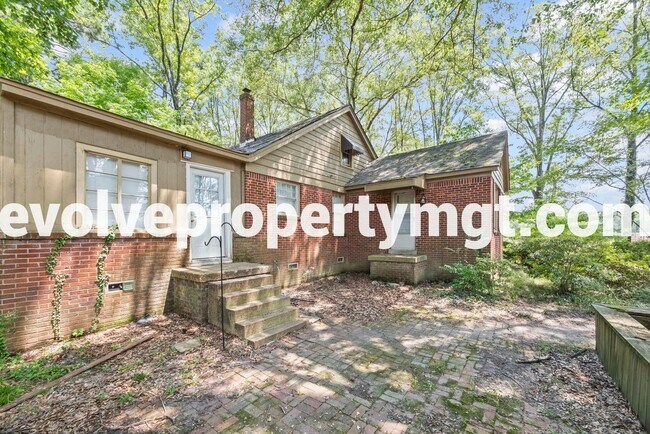 Building Photo - Hidden Collierville Gem on 1 ACRE!
