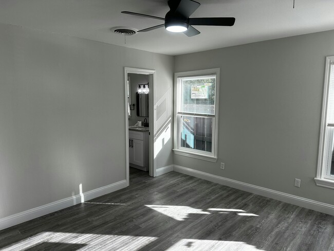 Building Photo - 209 Pendleton St