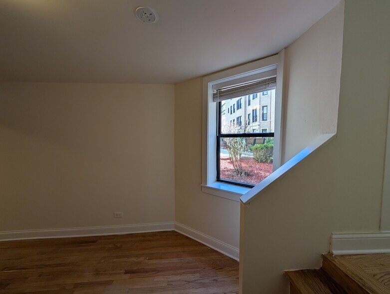 Building Photo - 4036 N Ashland Ave
